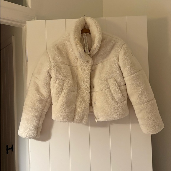 ALO YOGA Cozy White Faux Fur Jacket - Picture 1 of 5